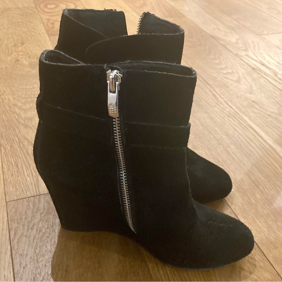 Vince Camuto Black Suede Booties; Black Wedge; Size 7 - Picture 4 of 4